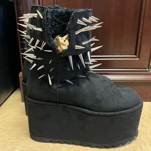 Widow Platform Fugg Boots